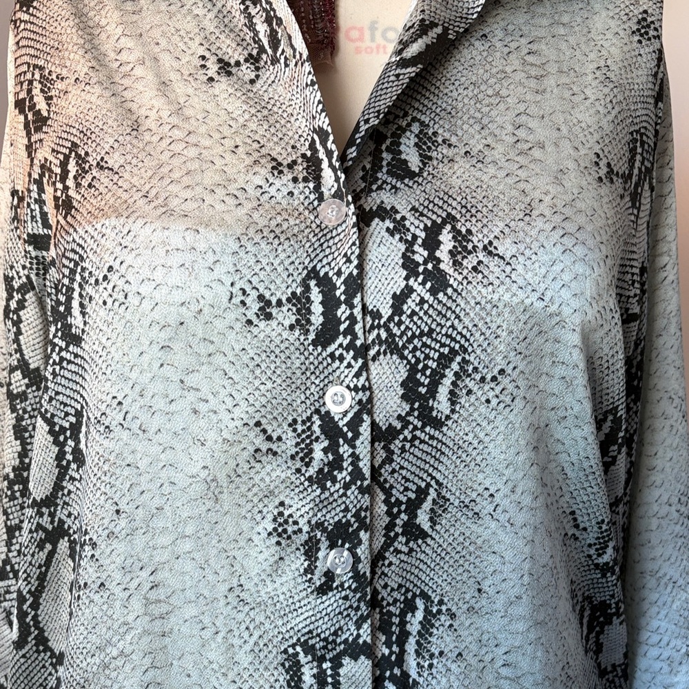 Missguided Snake Print Button-Down Shirt in Black and White - Picture 2 of 8